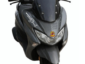 Suzuki Burgman Street 125 front look with white sticker and tinted windshield.
